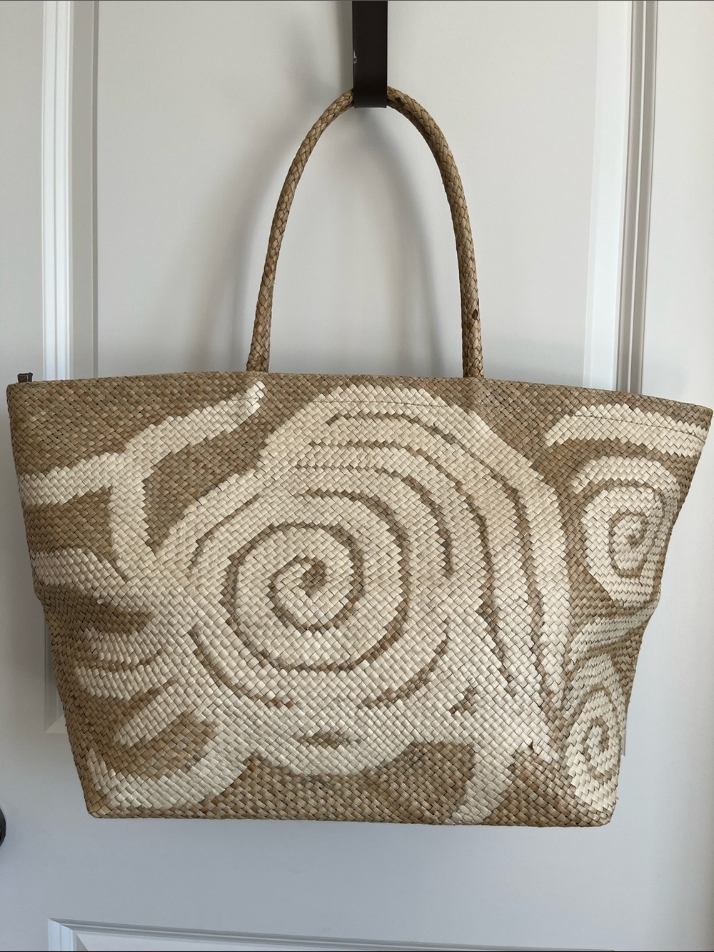 Beach/ Summer Bag, Woven Spiral Pattern Straw Floral Tote Bag  - Natural/Cream